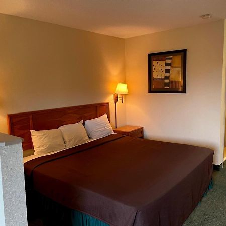 Travelers Inn & Suites Самтер Экстерьер фото