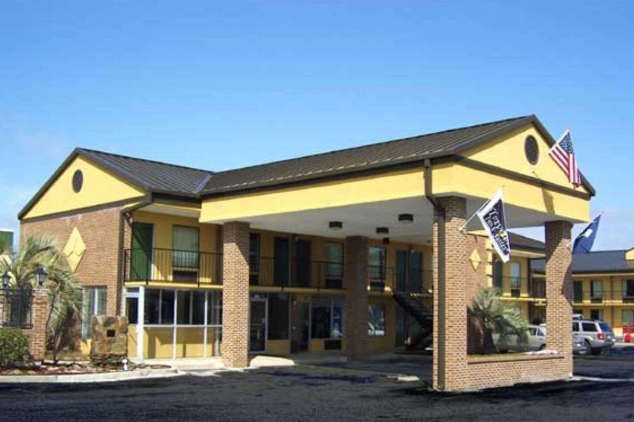 Travelers Inn & Suites Самтер Экстерьер фото