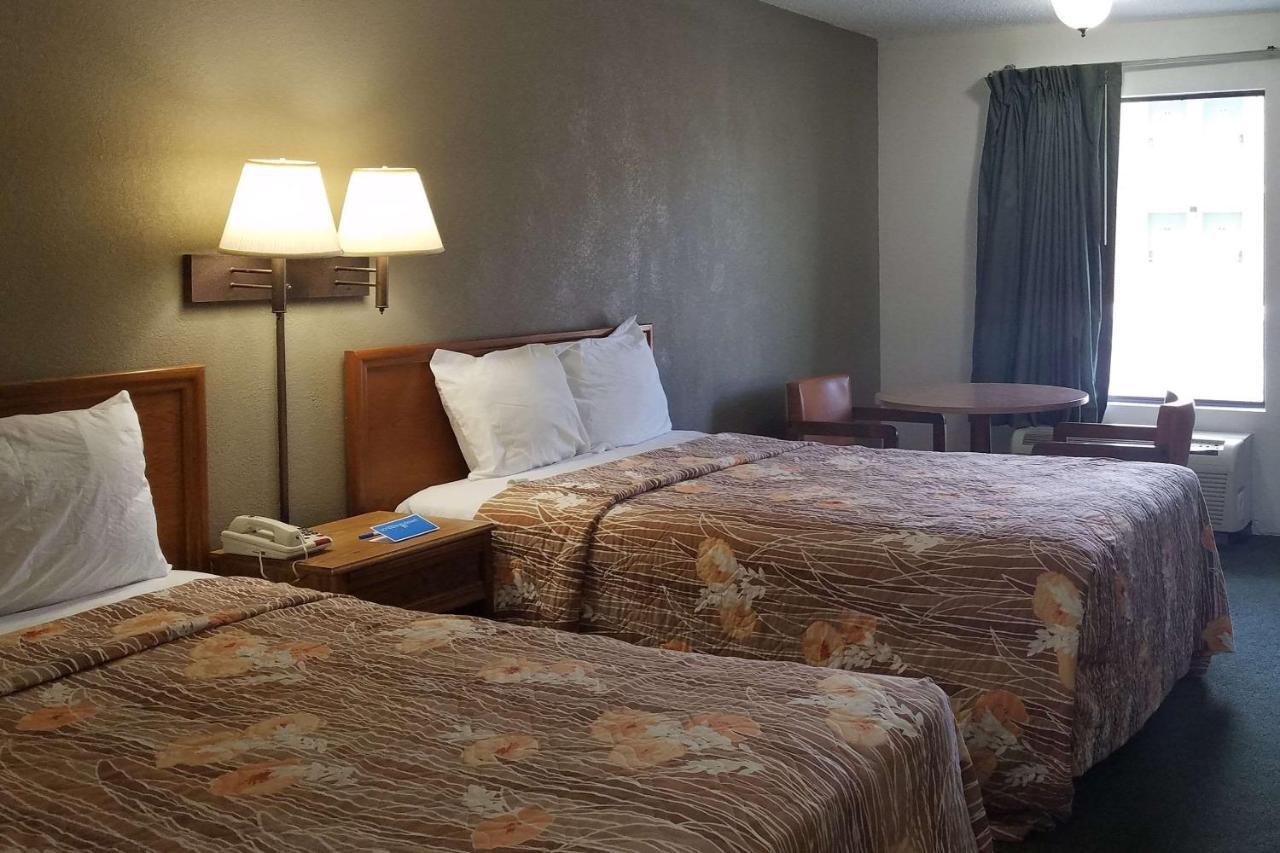 Travelers Inn & Suites Самтер Экстерьер фото