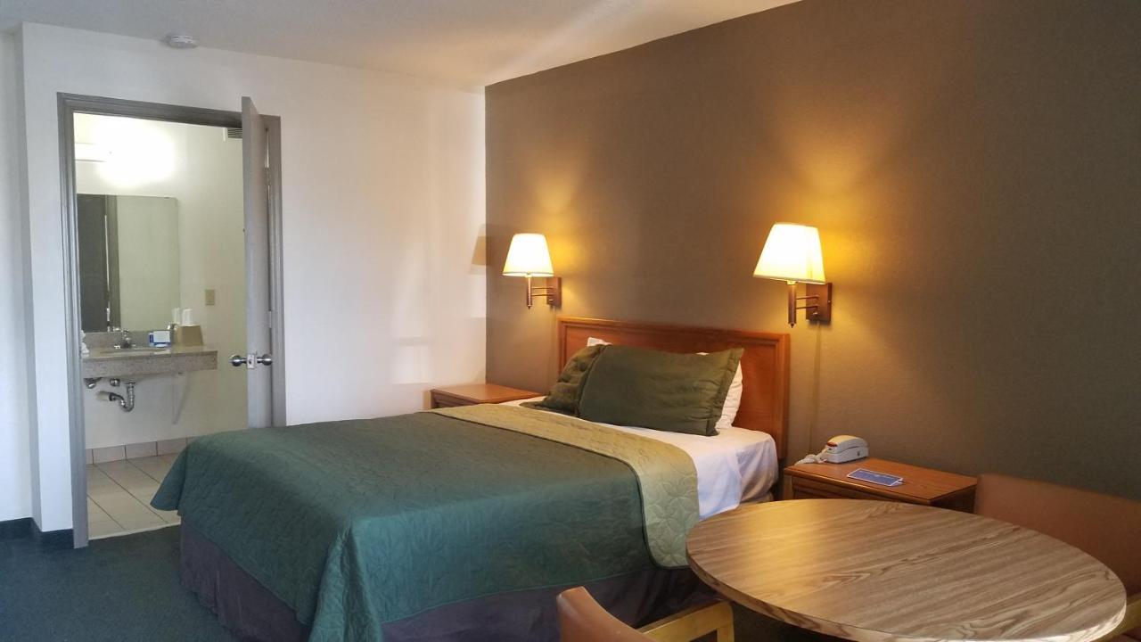 Travelers Inn & Suites Самтер Экстерьер фото