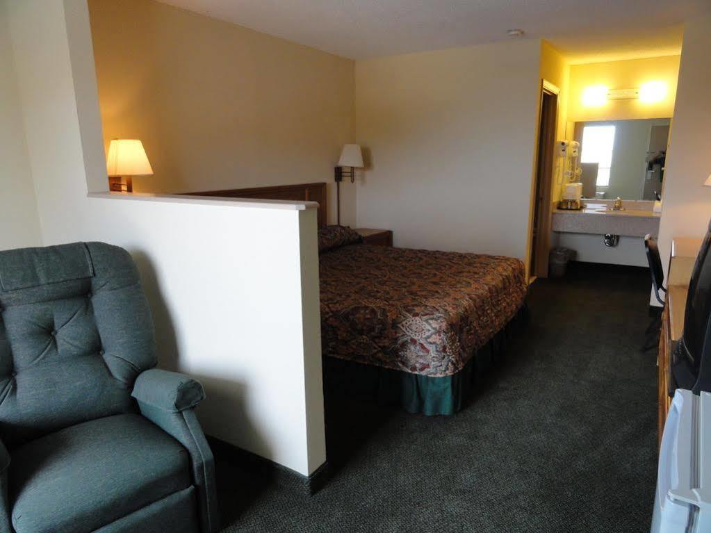 Travelers Inn & Suites Самтер Экстерьер фото