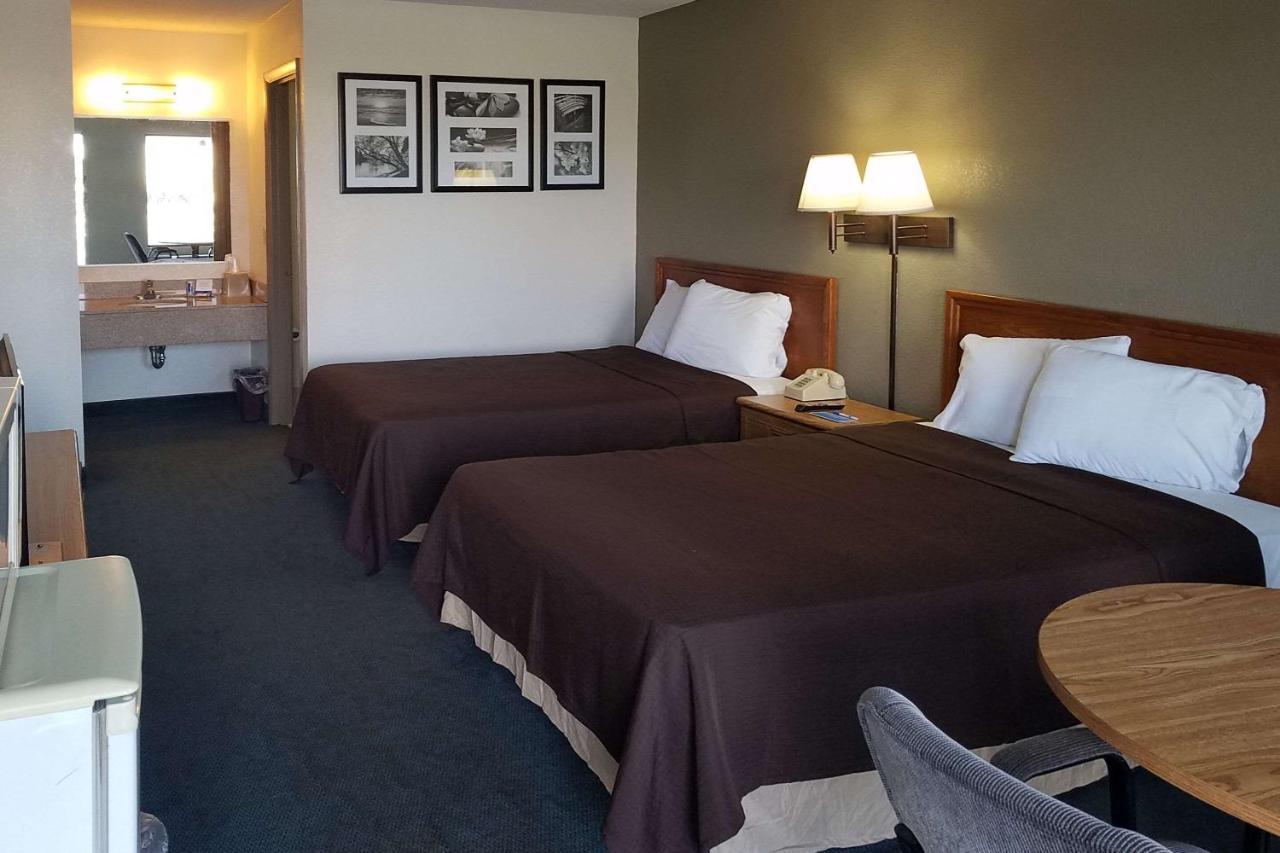 Travelers Inn & Suites Самтер Экстерьер фото