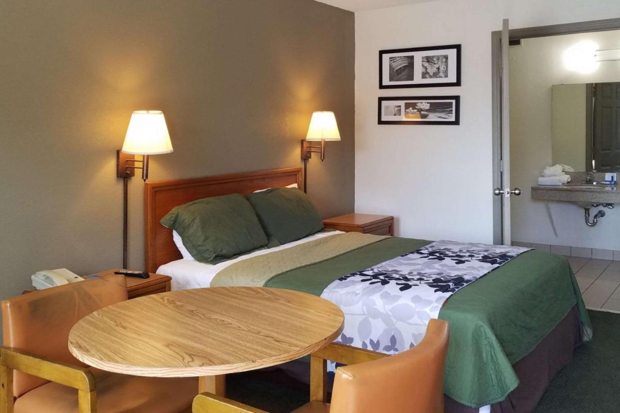 Travelers Inn & Suites Самтер Экстерьер фото